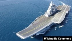 Tàu sân bay INS Vikramaditya có thể chở đến 30 máy bay và thủy thủ đoàn khoảng 2.000 người.
