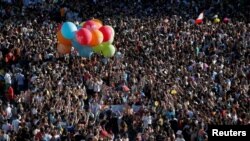 Hàng trăm ngàn người tham dự diễu hành Đồng tính Luyến ái Thế giới tại Madrid, Tây Ban Nha ngày 1/7/2017. 