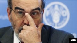 Ông Jose Graziano da Silva Tổng Giám đốc tổ chức FAO nói giá lương thực giảm nhưng không nhiều và kinh tế rối loạn có thể làm tăng số người bị đói