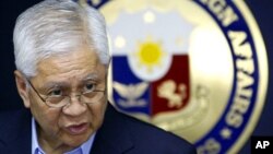 Ngoại trưởng Philippines Albert Del Rosario.