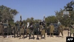 Ông Abubakar Shekau nói trong 1 đoạn video rằng các nữ sinh bị bắt cóc đã cải sang đạo Hồi và đã được gả làm vợ.