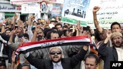 Người biểu tình hô khẩu hiệu đòi lật đổ Tổng thống Yemen Ali Abdullah Saleh tại Sanaa, 18/5/2011