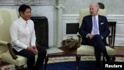 Tổng thống Philippines Ferdinand Marcos Jr gặp Tổng thống Mỹ Joe Biden tại Phòng Bầu dục Tòa Bạch Ốc ngày 1/5/2023. 