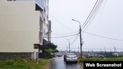 Bên ngoài khách sạn Beach Light ở Đà Nẵng. Photo Infonet.