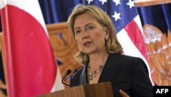 Trong bài diễn văn về chính sách, Ngoại trưởng Clinton nhấn mạnh rằng sự hiện diện quân sự mạnh mẽ của Hoa Kỳ là yếu tố quan trọng của đường lối giao tiếp của Hoa Kỳ trong khu vực châu Á-Thái bình dương