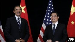 Tổng thống Hoa Kỳ Barack Obama và Chủ tịch Trung Quốc Hồ Cẩm Đào bên lề hội nghị thượng đỉnh G-20 tại Seoul, Hàn Quốc, Thứ Năm 11/11/2010