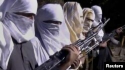 Các chiến binh Taliban trong vùng bộ tộc Nam Waziristan đầy bất ổn dọc biên giới Afghanistan.