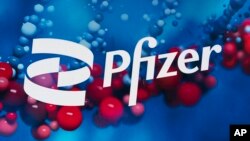 Biểu tượng Pfizer tại trụ sở công ty ở New York.