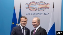 Tổng thống Pháp Emmanuel Macron và Tổng thống Nga Vladimir Putin gặp nhau tại Đức vào tháng 7/2017. 