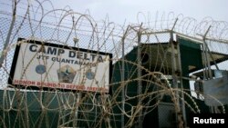 Cổng trước của Trại Delta tại nhà tù Guantanamo ở Cuba. 