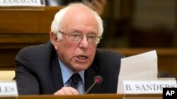 Ứng cử viên tổng thống của đảng Dân chủ, Thượng nghị sĩ Bernie Sanders, phát biểu tại một hội nghị kỷ niệm 25 năm ngày 'Centesimus Annus' ở Vatican, ngày 15 tháng Tư năm 2016.