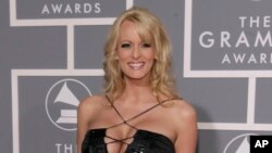 Nữ diễn viên phim khiêu dâm Stormy Daniels 