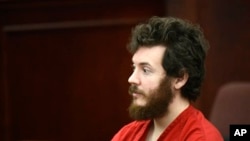 Bị can James Holmes.