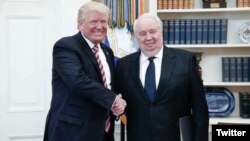 Ông Sergei Kislyak trong một cuộc gặp với Tổng thống Trump.