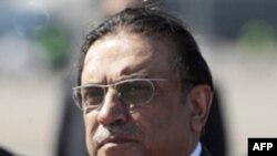 Tổng Thống Pakistan Zardari đi thăm Afghanistan để mở các cuộc hội đàm với Tổng Thống Afghanistan