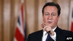 Thủ tướng Anh David Cameron nói rằng bất cứ nước nào tài trợ cho “những cảnh tượng bạo lực ghê tởm” là “hoàn toàn và tuyệt đối không thể chấp nhận được”