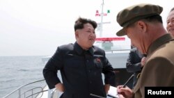 Lãnh tụ Bắc Triều Tiên Kim Jong Un thị sát vụ bắn thử 3 phi đạn cruise chống chiến hạm hôm 9/5 vừa qua.