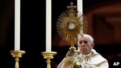 Đức Thánh Cha Francis tại buổi cầu nguyện cho hòa bình cho Syria ở Quảng trường Thánh Phêrô,Vatican.