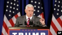 Thống đốc bang Indiana Mike Pence gọi anh Humayon Khan là một anh hùng.