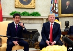 TT Trump gặp Thủ Tướng Shinzo Abe tại Phòng Bầu Dục, Tòa Bạch Ốc ở Washington, ngày 7/6/2018.