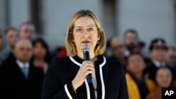 Bộ trưởng Nội vụ Anh Amber Rudd phát biểu tại lễ tưởng niệm ở quảng trường Trafalga, London, 24/5/2017