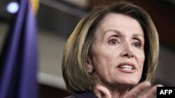 Dân biểu Nancy Pelosi, lãnh đạo khối thiểu số Hạ viện Hoa Kỳ đã chọn 3 trong số 12 thành viên của ủy ban nghiên cứu giảm nợ