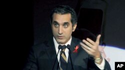 Người dẫn chương trình truyền hình châm biếm Bassem Youssef.