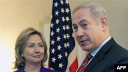 Ngoại trưởng Mỹ Hillary Clinton (trái) và Thủ tướng Israel Benjamin Netanyahu tại một cuộc họp ở New York, 11/11/2010