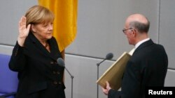 Bà Angela Merkel được tuyên thệ nhậm chức.