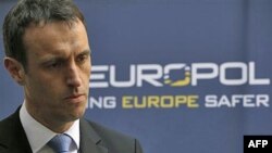 Giám đốc Europol Rob Wainwright nói đường giây ấu dâm boylover.net có lẽ là mạng lưới ấu dâm trên mạng lớn nhất thế giới