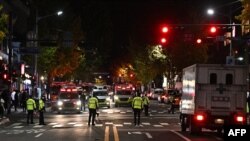 Cảnh sát tại hiện trường vụ giẫm đạp tại Itaewon. (Photo: Anthony WALLACE / AFP)