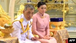 Quốc vương Thái Lan Maha Vajiralongkorn và Hoàng hậu Suthida Vajiralongkorn.