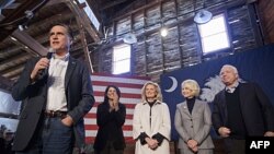 Cựu Thống đốc bang Massachusetts Mitt Romney phát biểu tại 1 buổi vận động ở Conway, South Carolina, 6/1/2012