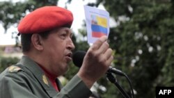 Tổng thống Venezuela Hugo Chavez nói chuyện tại buổi tập họp ở Caracas