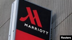 Bảng hiệu Marriott Marquis New York ở Manhattan, New York, ngày 16 tháng 11 năm 2015.