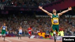 Pistorius trở thành vận động viên bị cụt cả hai chân đầu tiên tham gia Olympic hồi tháng 8, 2012 ở London.