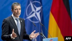 Tổng thư ký NATO Anders Fogh Rasmussen phát biểu tại hội nghị ở Berlin