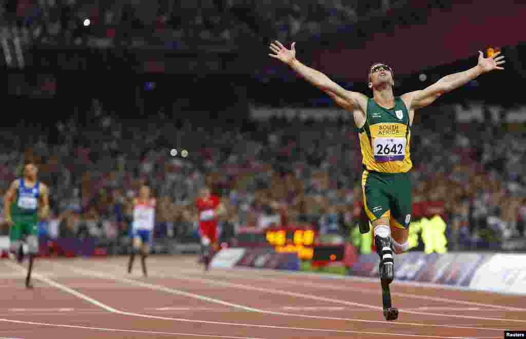 Oscar Pistorius gi&agrave;nh chiến thắng ở v&ograve;ng chung kết chạy 400 m&eacute;t nam tại Thế vận hội Paralympics, ng&agrave;y 8 th&aacute;ng 9, 2012.