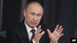 Tổng thống Nga Vladimir Putin đã ký ban hành luật cấm người Mỹ nhận trẻ em Nga làm con nuôi. Luật này được xem như là để trả đủa luật Magnitsky của Hoa Kỳ