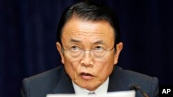 Phó Thủ tướng Nhật Taro Aso nói ông 'cảm thấy hối tiếc' về việc phát biểu của ông 'gây ra một sự hiểu lầm'.