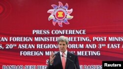 Ngoại trưởng Mỹ John Kerry phát biển tại một cuộc họp báo tại Bandar Seri Begawan, Brunei, ngày 1/7/2013. 