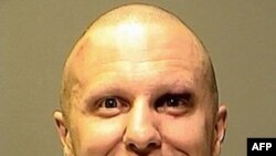 Nghi can Jared Loughner bị cáo buộc 49 tội danh, trong đó có tội giết người và mưu sát