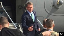 Bộ trưởng Quốc phòng Hoa Kỳ Ash Carter đến Baghdad, Iraq, ngày 22 tháng 10 năm 2016. 