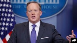 Phát ngôn viên Tòa Bạch Ốc Sean Spicer phát biểu trong buổi họp báo tại Toà Bạch Ốc ở Washington, 30/1/2017.