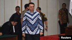 Đô trưởng Basuki Tjahaja Purnama nghe phán quyết tại tòa án vào ngày 9/5/2017. Ông Purnama là đô trưởng Jakarta đầu tiên không phải là người Hồi giáo.