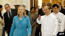 Tổng thống Miến Ðiện gặp Ngoại trưởng Hoa Kỳ Hillary Clinton tại Naypyidaw, ngày 1/12/2011