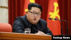 Lãnh tụ Bắc Triều Tiên Kim Jong Un kêu gọi tăng cường khả năng tấn công hạt nhân nhắm vào Mỹ, ngày 13/1/2016.