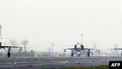 Hai chiếc F-16, hai chiếc Mirage 2000-5 và hai chiến đấu cơ do Đài Loan chế tạo đã đáp xuống Xa lộ Ma Đậu ở huyện Đài Nam