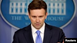 Phát ngôn viên Tòa Bạch Ốc Josh Earnest