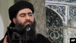 Thủ lãnh nhóm Nhà nước Hồi giáo, Abu Bakr al-Baghdadi, xuất hiện trong đoạn video tuyên bố về "vương quốc Hồi giáo" năm 2014.